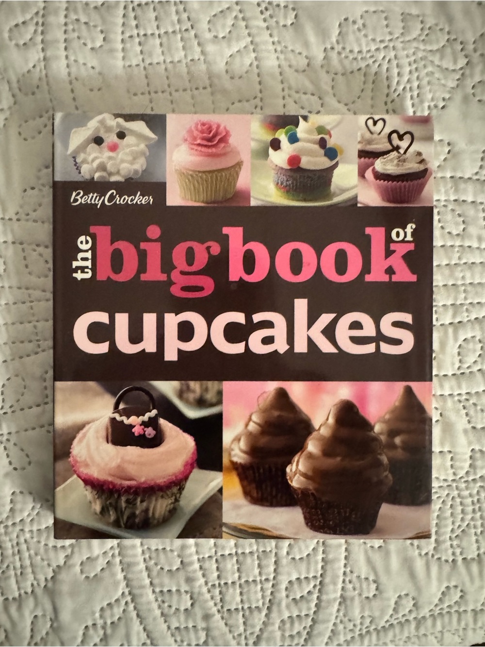 Betty Crocker Cupcake Cookbook - Pink, Brown & Cream Cover